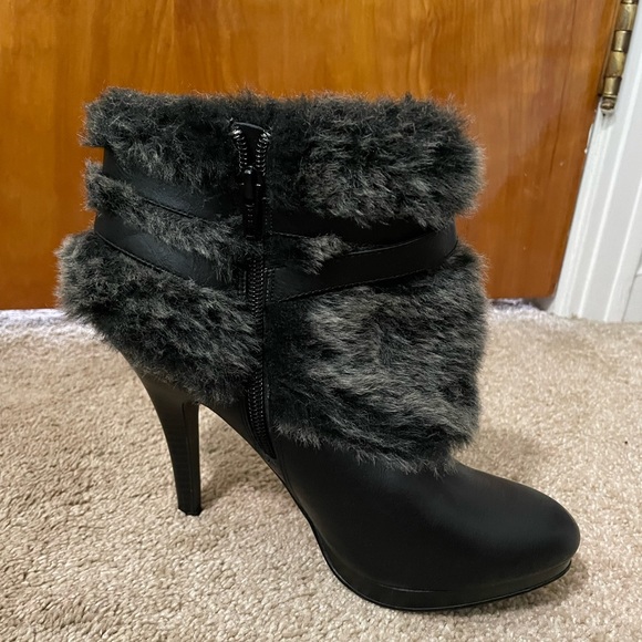 Style&co. Frisky Platform Black Ankle Heeled Fur & Buckle Boots Women’s 7.5 - Picture 3 of 3